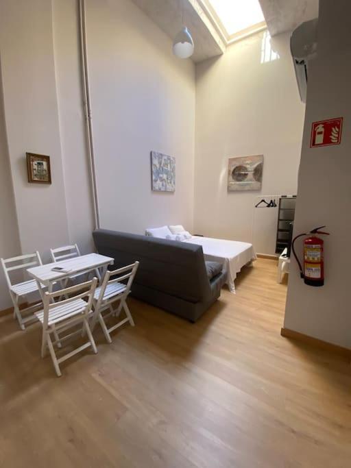 Studio In Barrio Salamanca Madrid Bagian luar foto